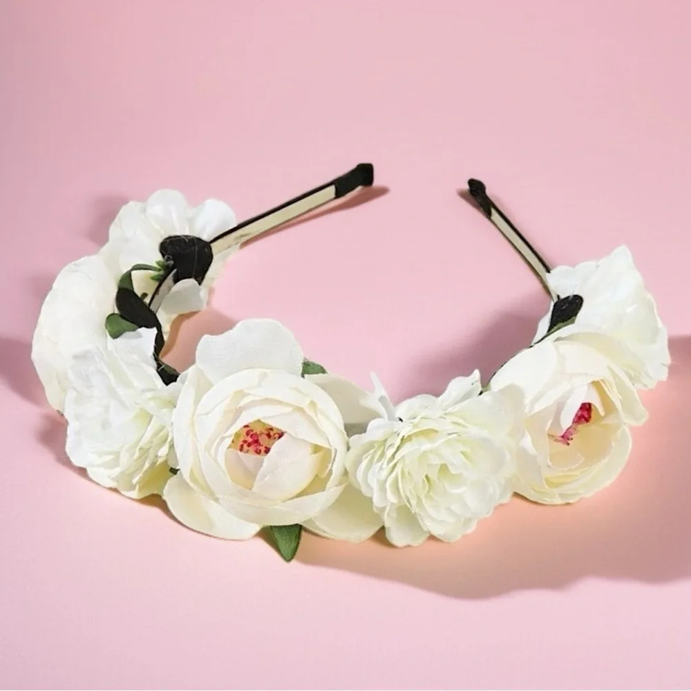 Blooming Beauty: White Flower Headband for the Perfect Boho Chic Look! NWOT